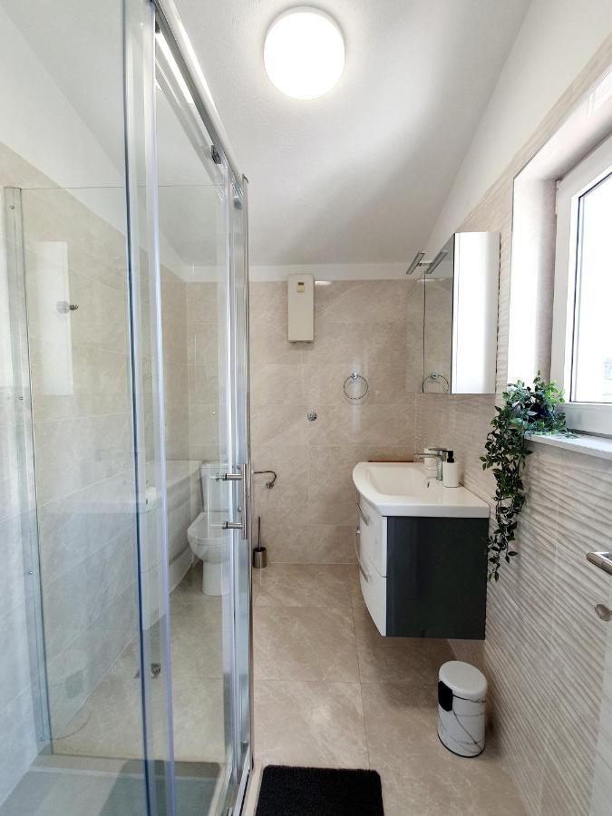 White House Apartments Dugi Rat Ngoại thất bức ảnh