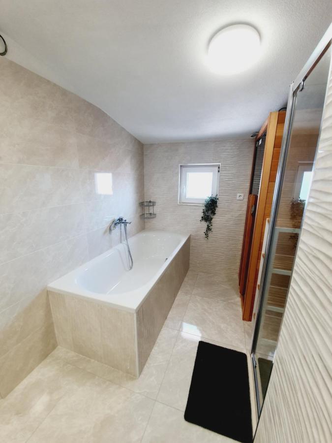White House Apartments Dugi Rat Ngoại thất bức ảnh