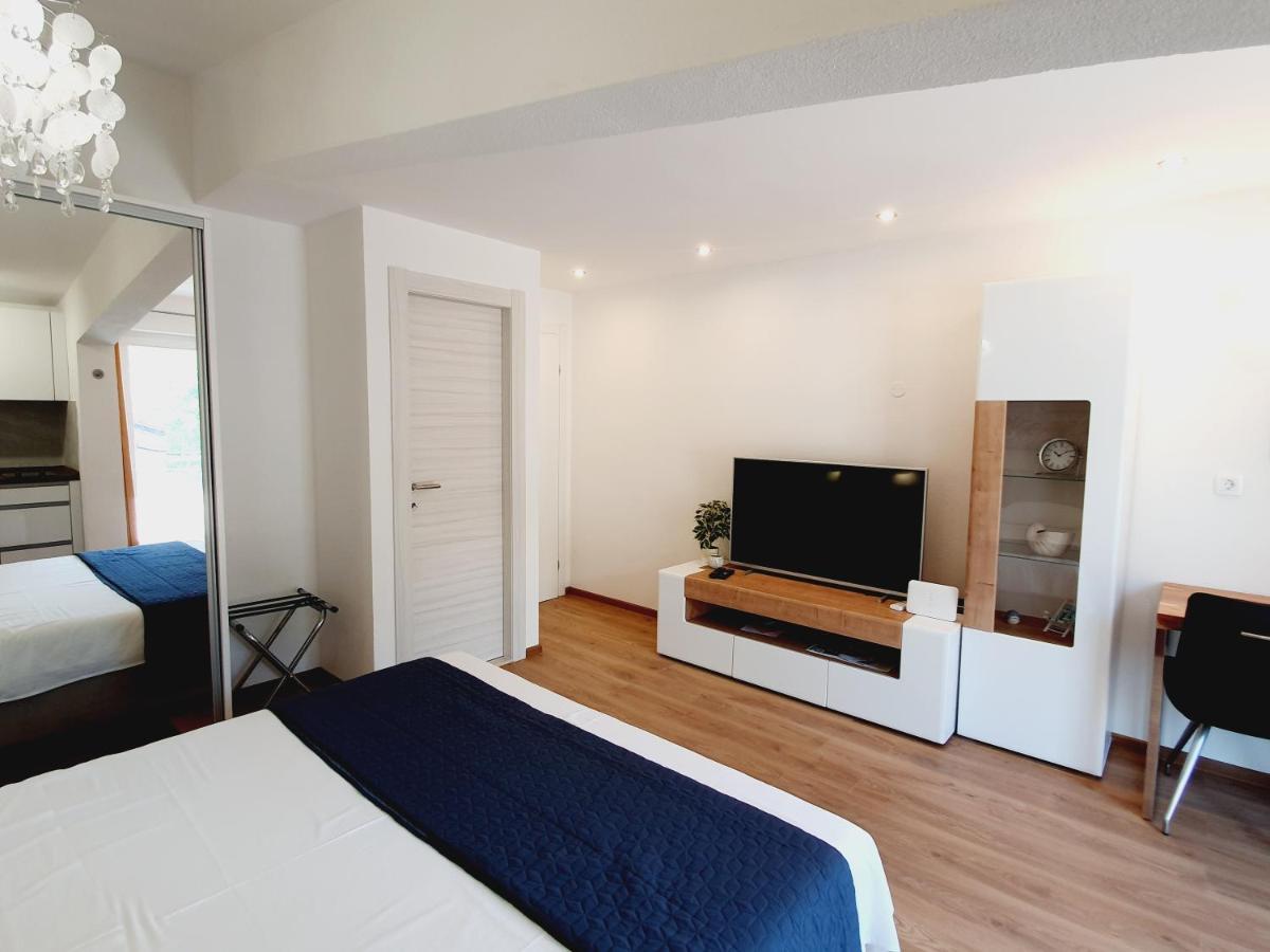 White House Apartments Dugi Rat Ngoại thất bức ảnh