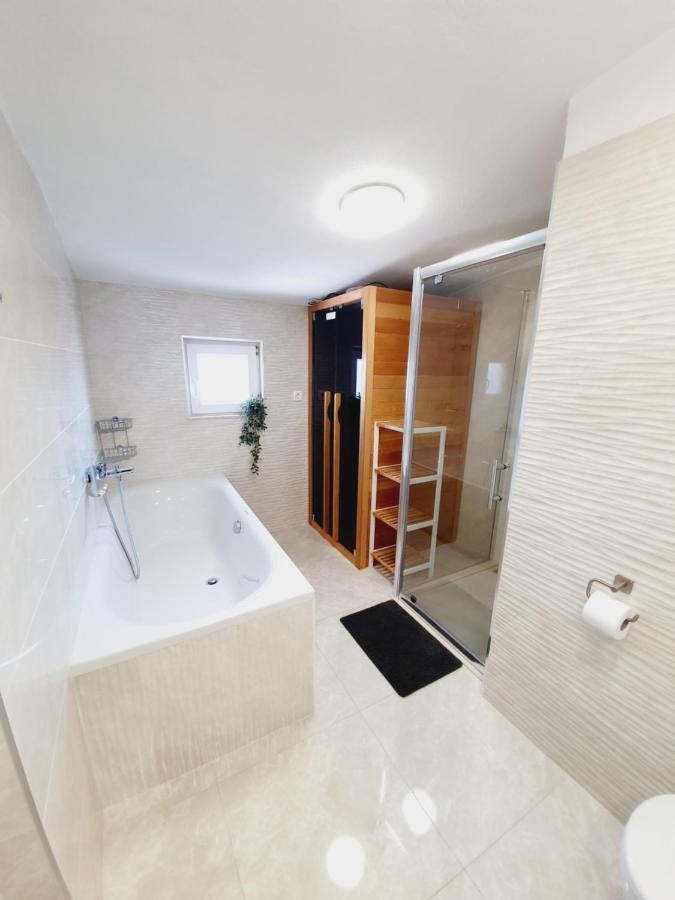 White House Apartments Dugi Rat Ngoại thất bức ảnh