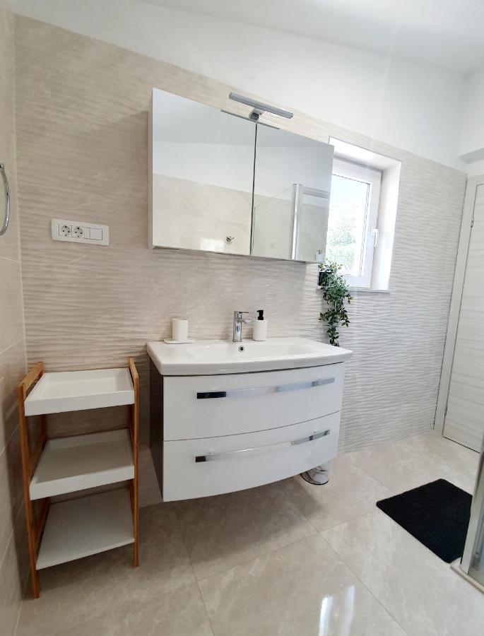 White House Apartments Dugi Rat Ngoại thất bức ảnh
