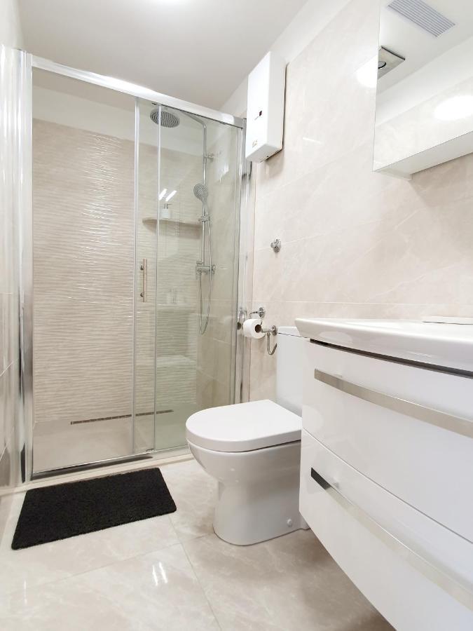 White House Apartments Dugi Rat Ngoại thất bức ảnh