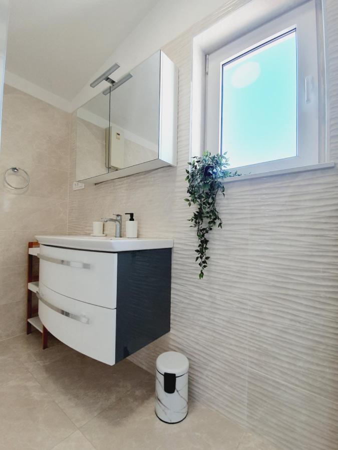 White House Apartments Dugi Rat Ngoại thất bức ảnh