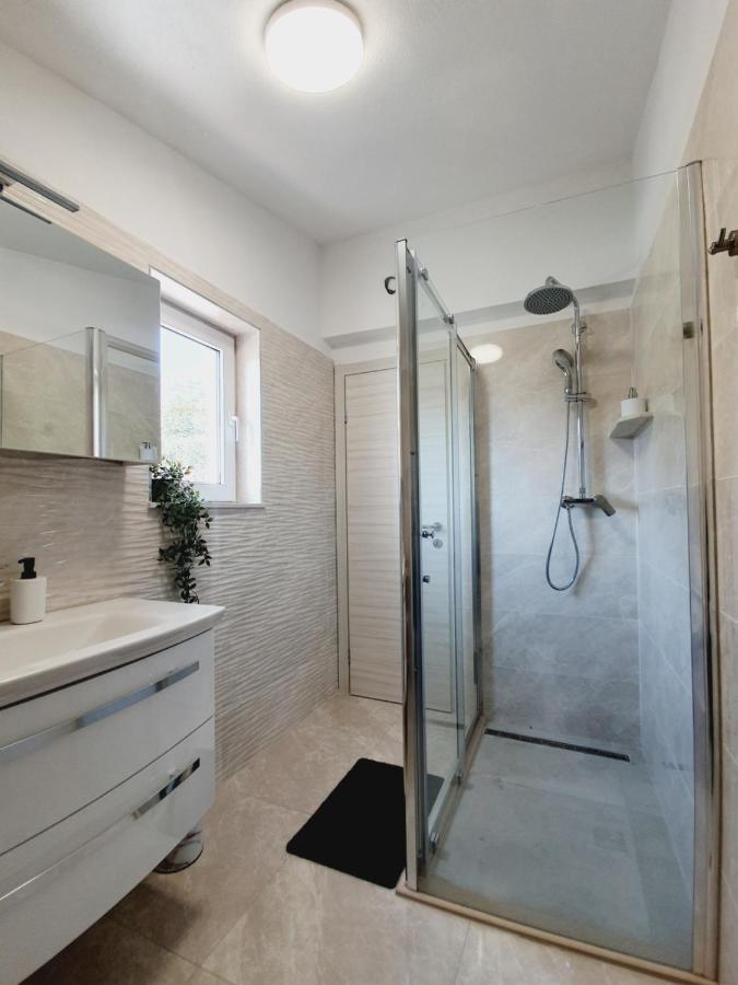 White House Apartments Dugi Rat Ngoại thất bức ảnh