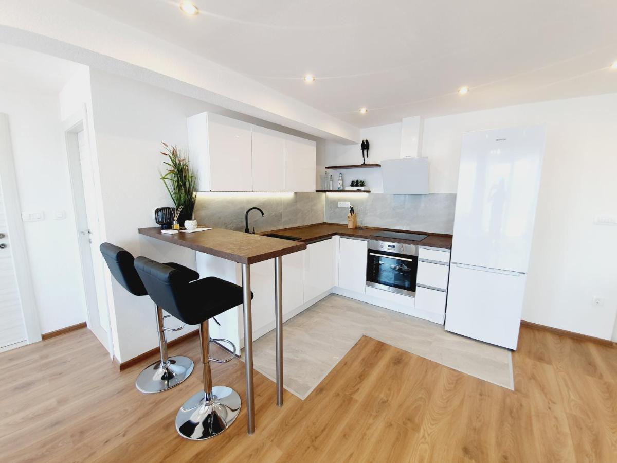 White House Apartments Dugi Rat Ngoại thất bức ảnh