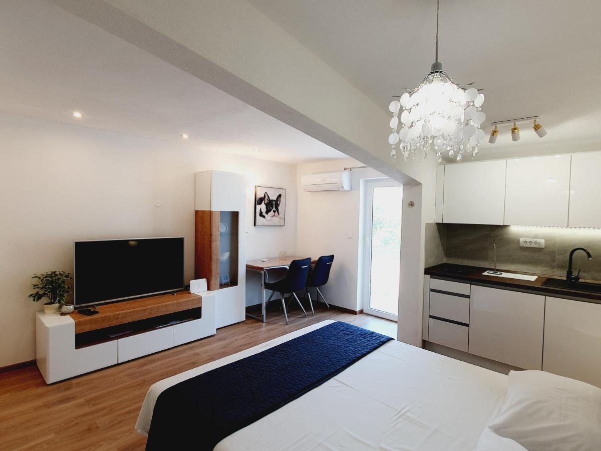 White House Apartments Dugi Rat Ngoại thất bức ảnh