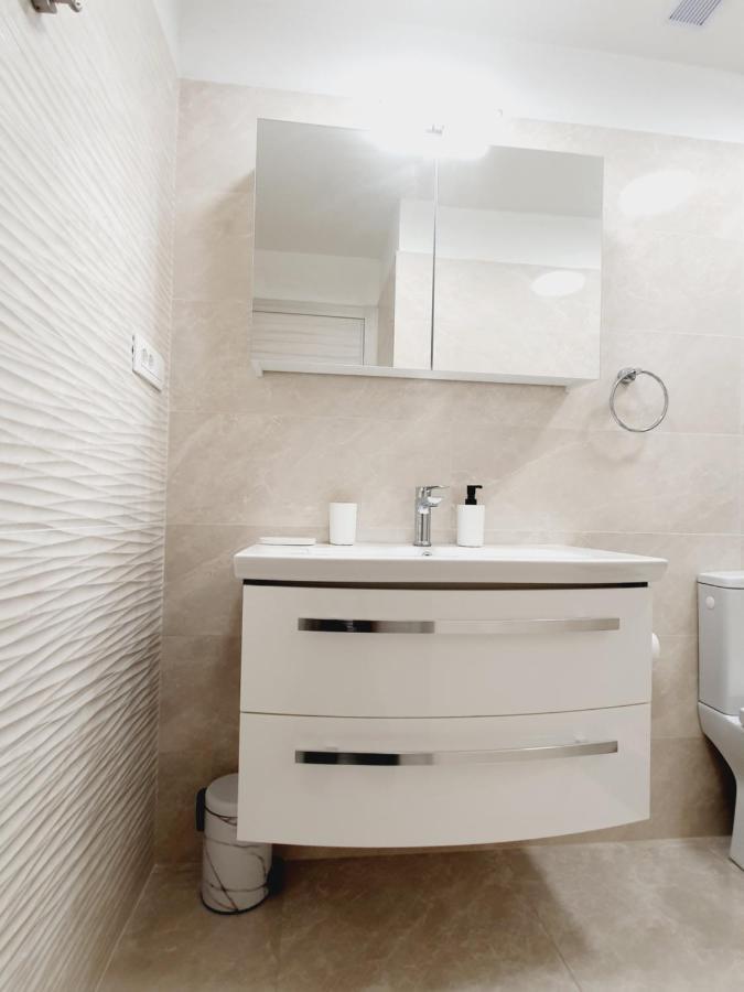 White House Apartments Dugi Rat Ngoại thất bức ảnh
