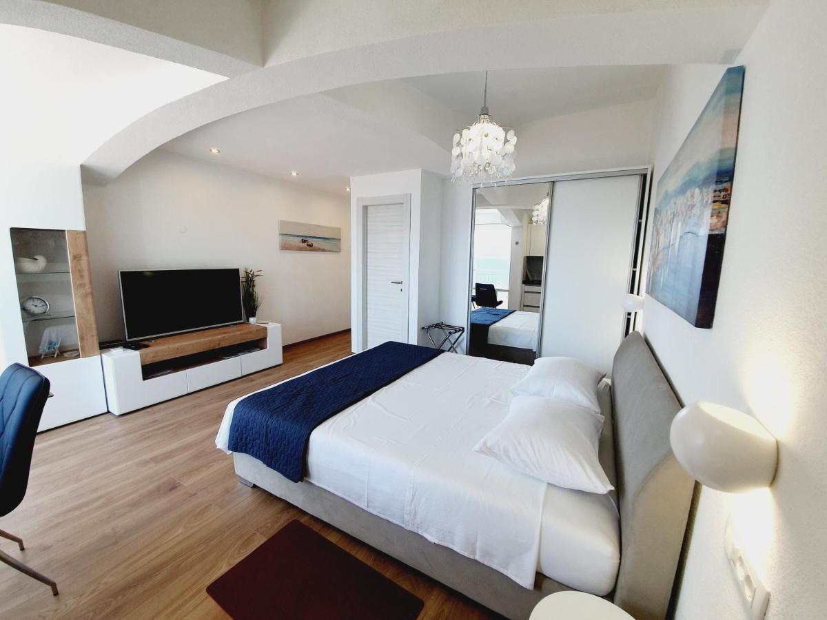 White House Apartments Dugi Rat Ngoại thất bức ảnh