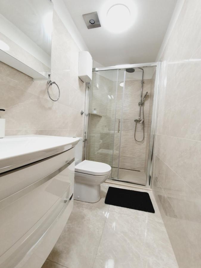 White House Apartments Dugi Rat Ngoại thất bức ảnh